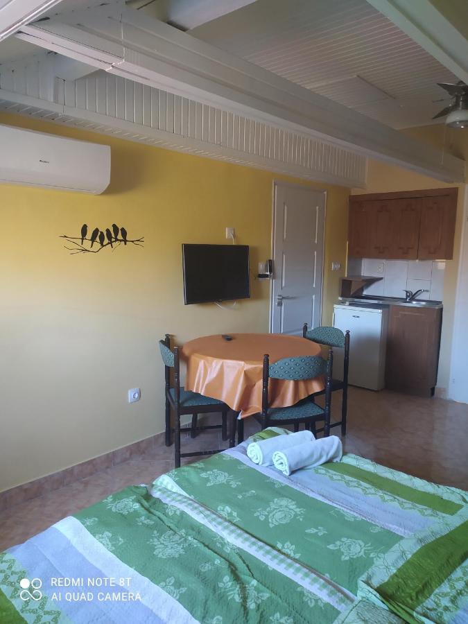 Apartmanhaz Gabriella Harkan Exterior foto
