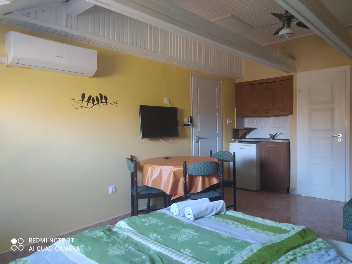 Apartmanhaz Gabriella Harkan Exterior foto