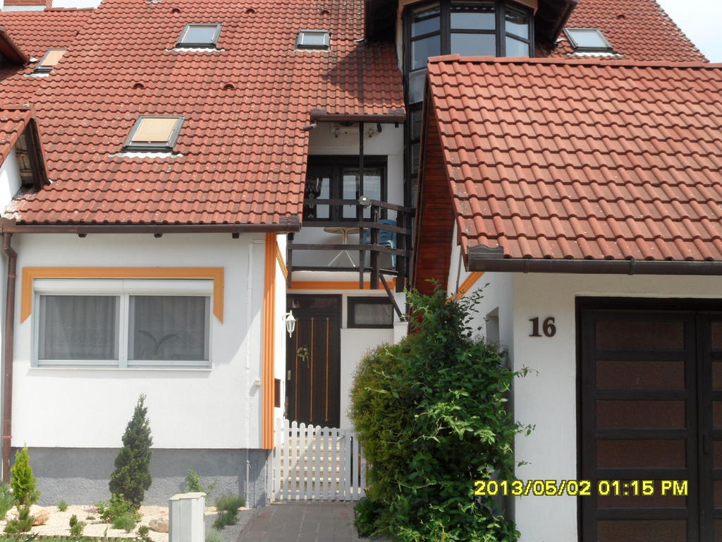 Apartmanhaz Gabriella Harkan Exterior foto